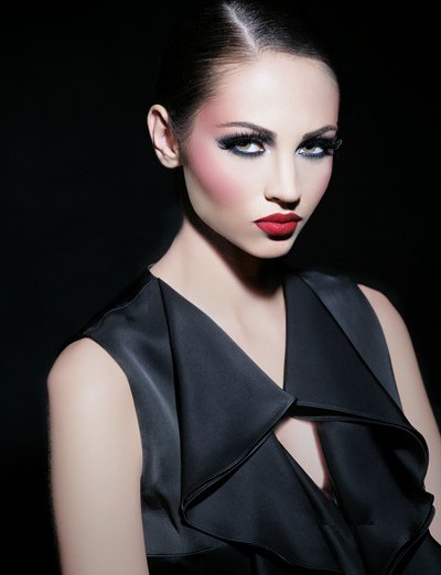 Fashion Makeup Tutorial on Warm Make Up For Christmas Eve  By Hala Ajam    Hala Ajam